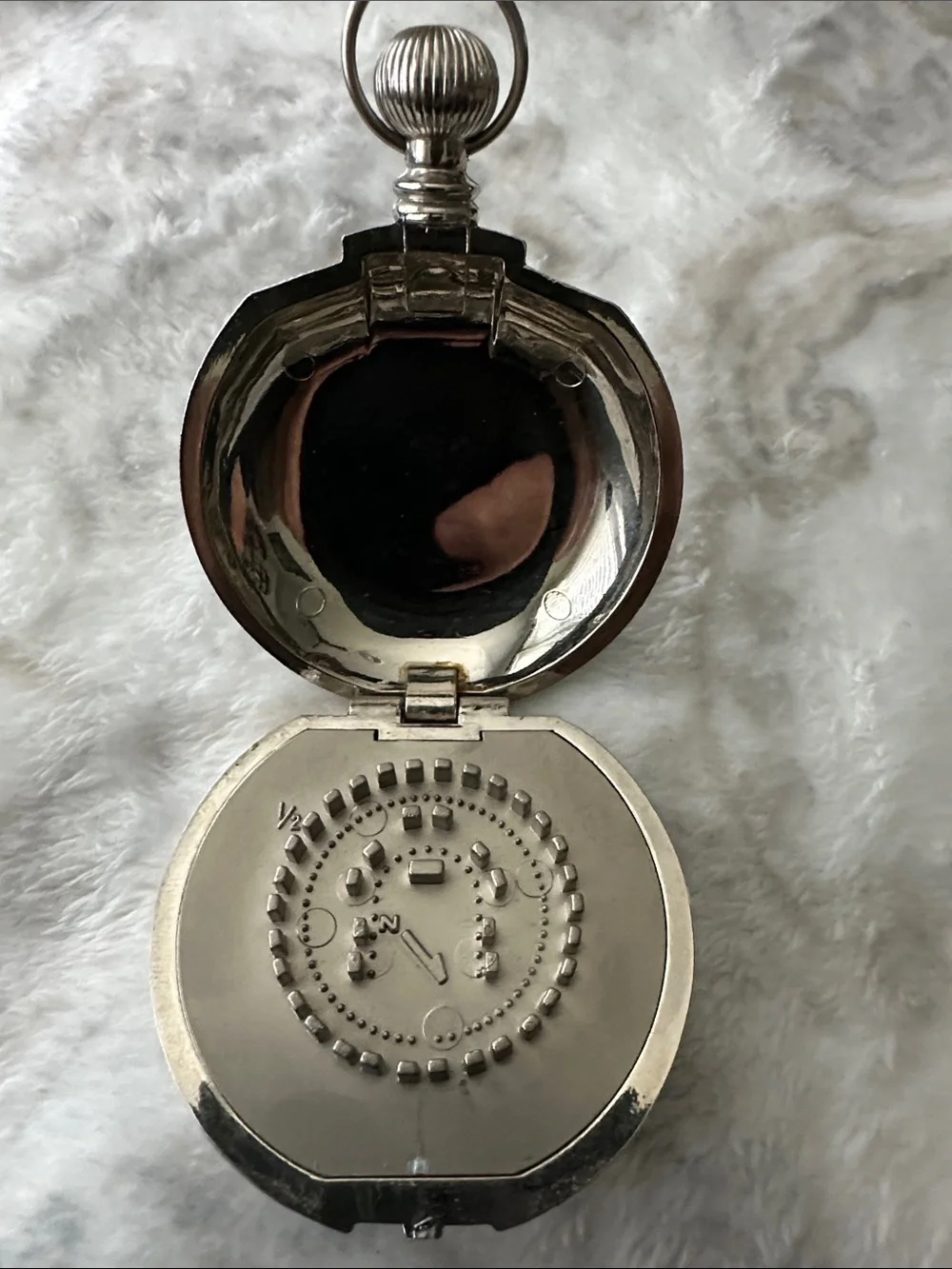 Silver toned Metallic pocket Stonehenge sun dial.